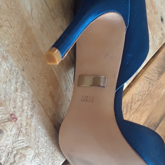 Shoes - Picture 4 of 9